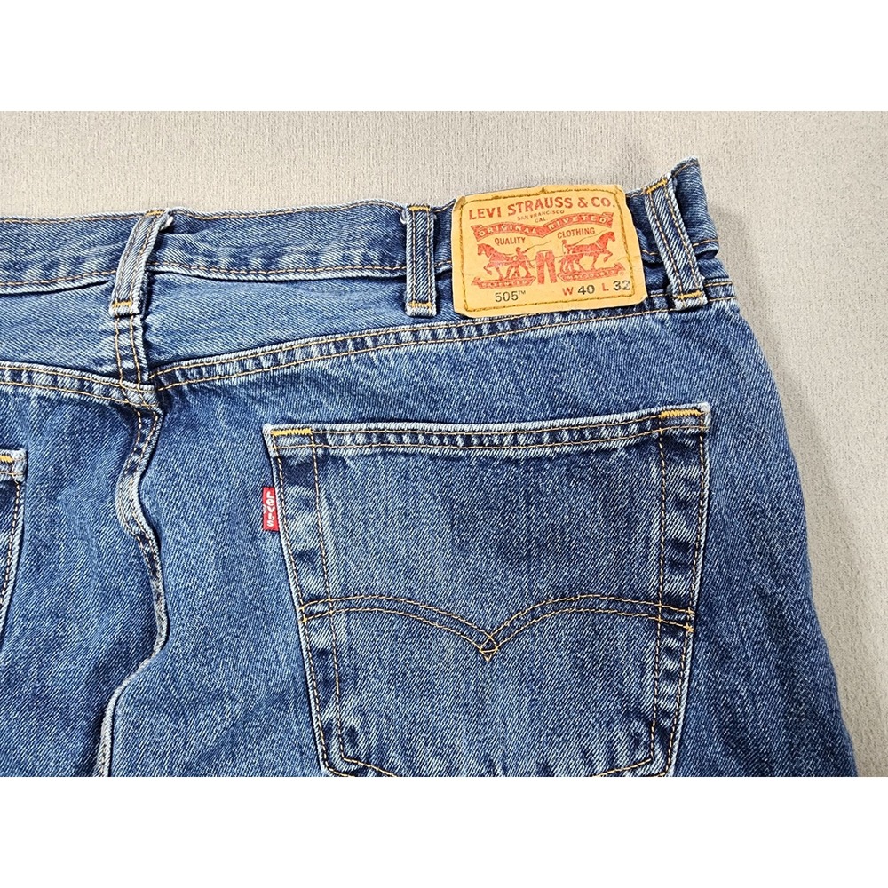Levi's 505 Regular Fit Jeans Mens 40x32 Blue Medium Wash Straight Leg Classic - Picture 4 of 11
